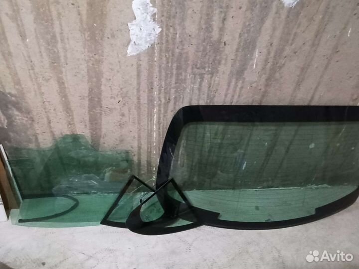 Задняя лобовое стекло