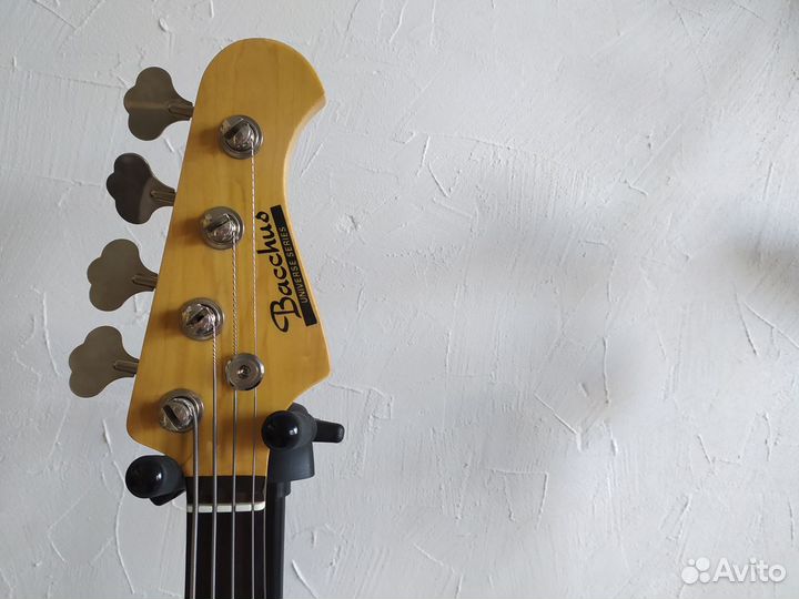 Бас-гитара Bacchus BJB-300R 3TS