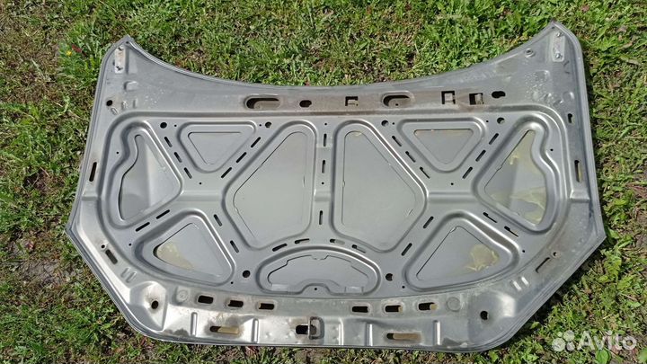 Капот на Гранту