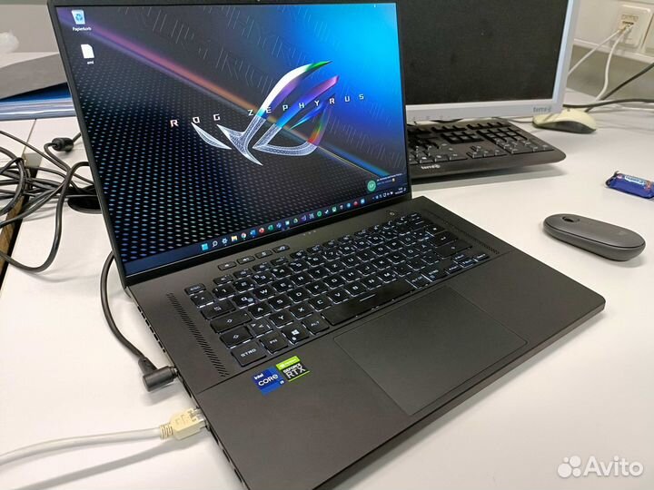Asus rog zephyrus m16