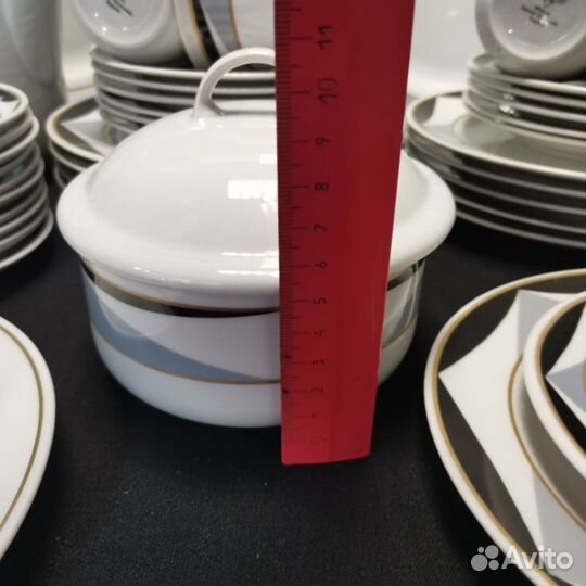 Сервиз чайно-кофейный (часть, 48 предметов)