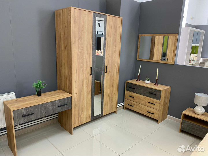 Продам спальный гарнитур