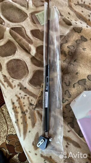 Упор капота