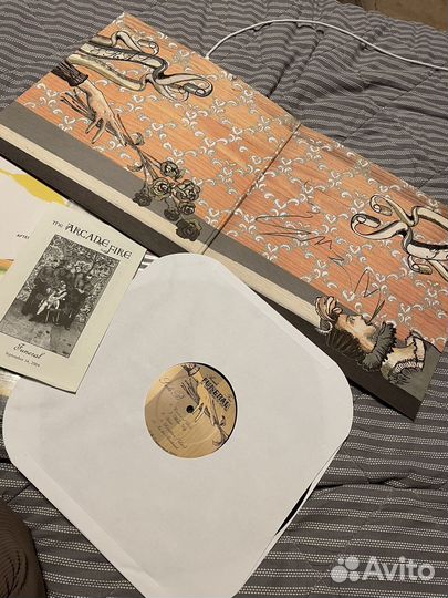 Пластинки vcmg, hot chip, arcade fire