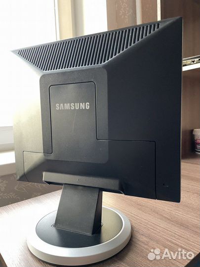 Монитор Samsung SyncMaster 740n