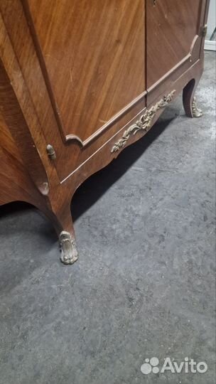 Антикварный кабинеты шкаф