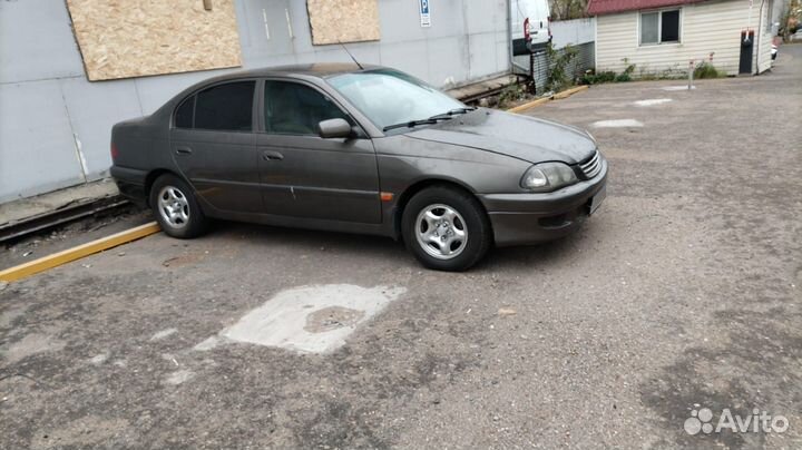 Toyota Avensis 2.0 МТ, 1998, 150 000 км