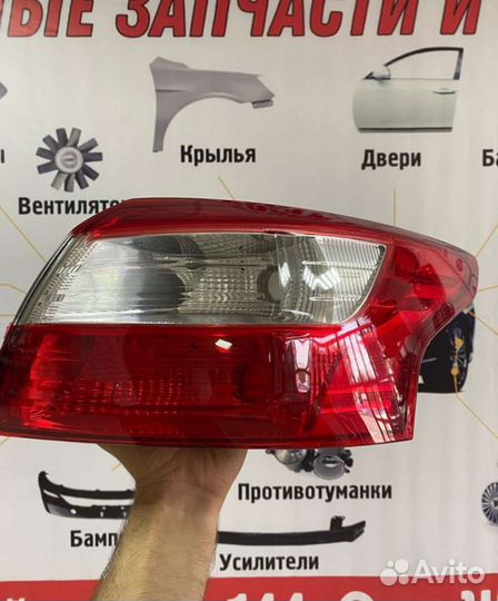 Фонарь задний Ford Focus 3 sedan
