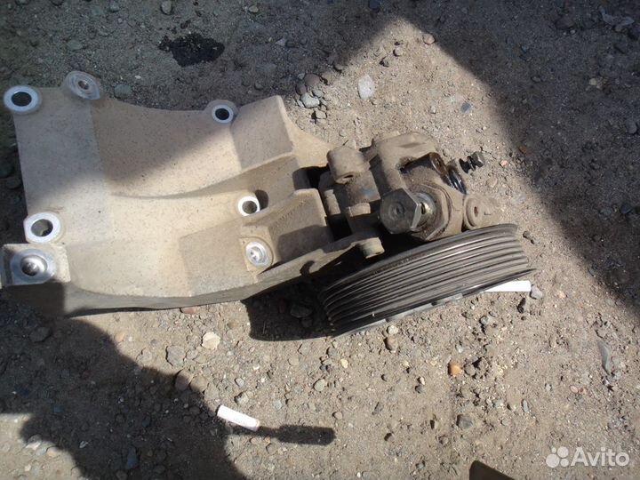 Насос гур 4.2 Таурег AXQ