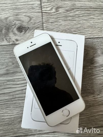 iPhone SE, 32 ГБ