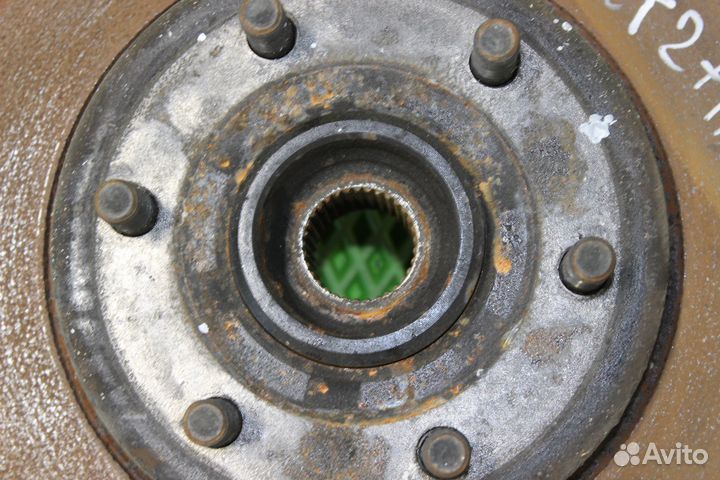 Ступица передняя левая Chevrolet Tahoe GMT400