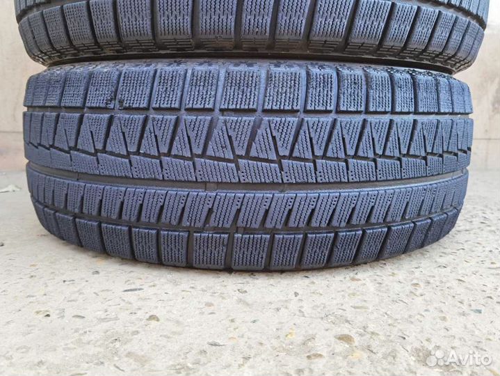 Bridgestone Blizzak Revo GZ 215/55 R17 96H