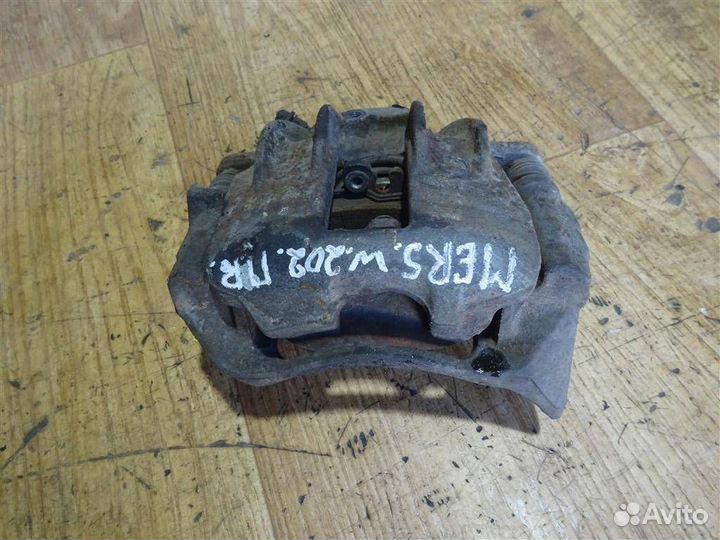 Суппорт передний правый Mercedes Benz W202 1993-2