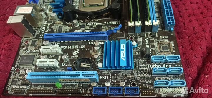 Материнская плата с процессором и памятью