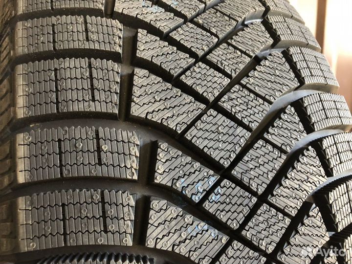 Pirelli Ice Zero FR 235/55 R19 105H