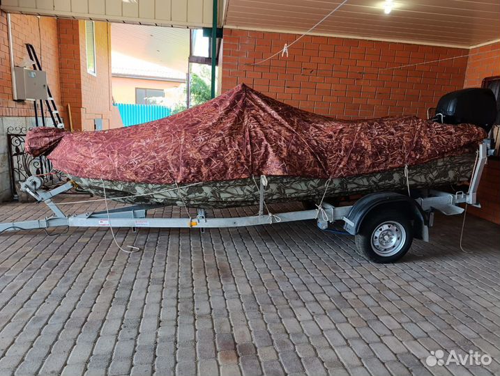 Лодка с мотором и прицепом