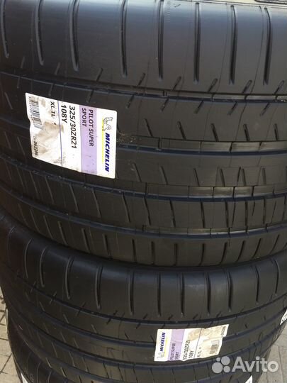 Michelin Pilot Super Sport 285/35 R21 и 325/30 R21 109Y