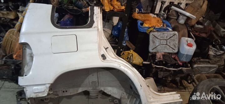 Заднее крыло Mitsubishi pajero IO