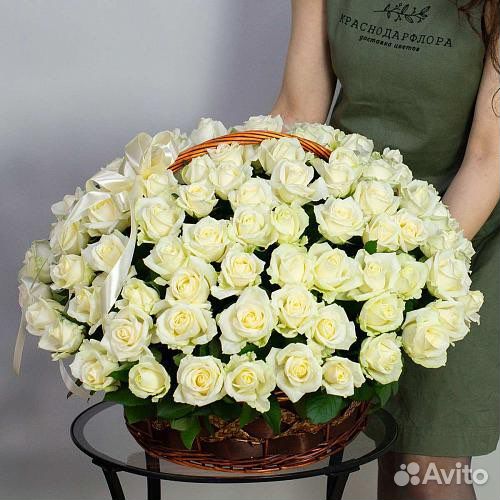 Корзина белых роз с доставкой