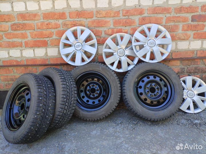 Зимние шипованные колеса r14 с дисками и колпаками