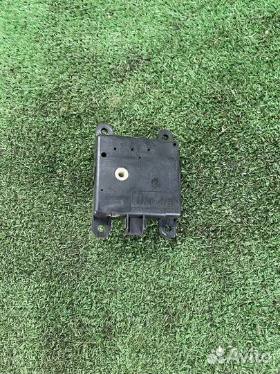 Сервопривод заслонки печки Nissan Primera p12