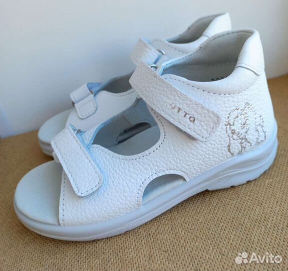 Новые сандалии Тотта, 25-26, 27-28 размеры