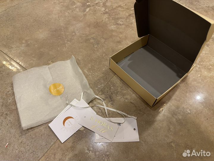 Коробка 8 horas of silk с этикетками и бумагой