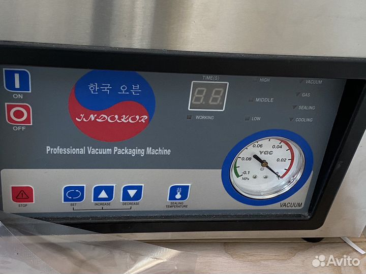 Вакуумный упаковщик с газонаполнением