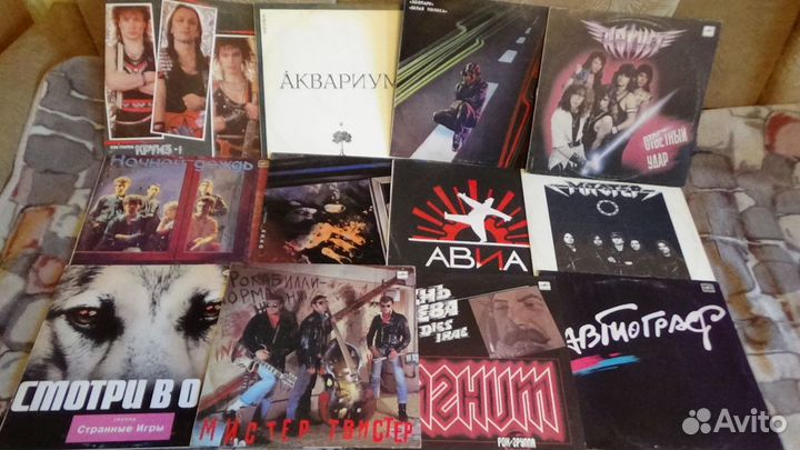 Огромная коллекция пластинок и радиоаппаратуры