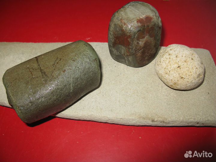 Скифы, каменная зернотерка с пестами №8