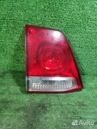 Фонарь внутренний задний левый Toyota Land Cruiser