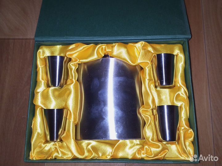 Подарочный набор фляжка с рюмками