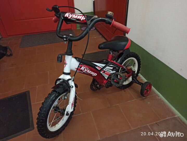 Детский велосипед с ручкой