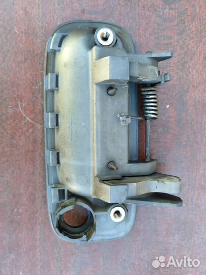 Ручка двери передней левой