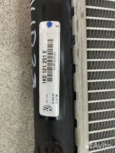 Радиатор охлаждения audi a3 1K0121251E