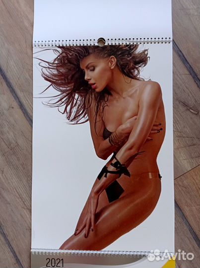 Календарь коллекционный с девушками 2021