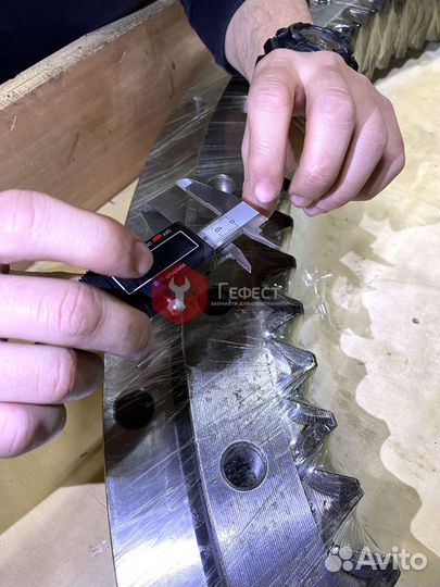 Опорно-поворотный круг Hitachi ZX250H-3 9245728