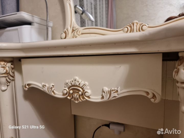 Туалетный столик с зеркалом бу