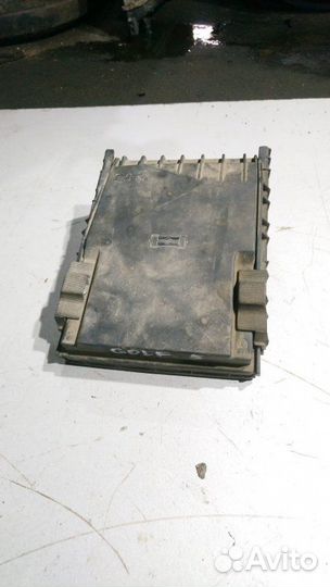 Крышка блока предохранителей Volkswagen Golf 5