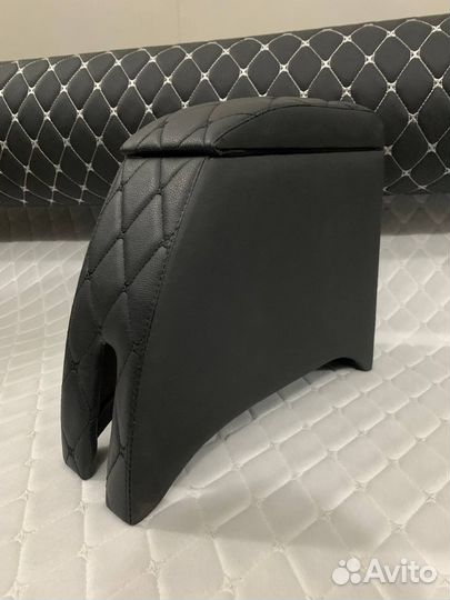 Подлокотник ваз 2107