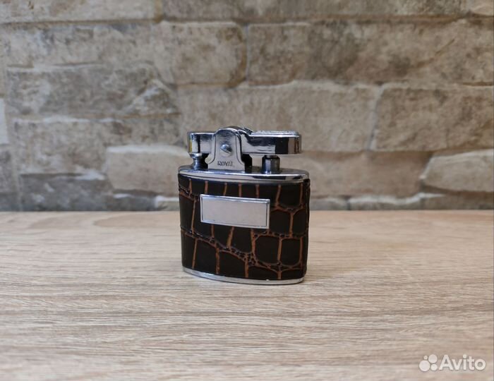 Винтажная бензиновая зажигалка Royal