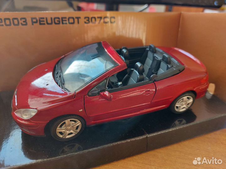 Коллекционная модель автомобиля Peugeot 307CC 1:24