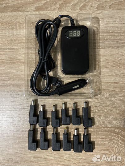 Универсальный автомобильный блок питания RVD-0302