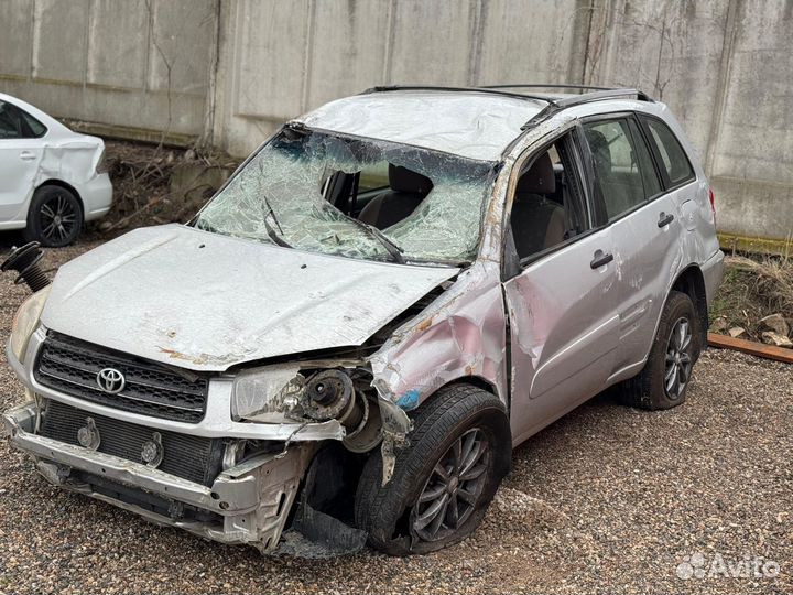 Toyota RAV4 2.0 МТ, 2001, битый, 180 000 км