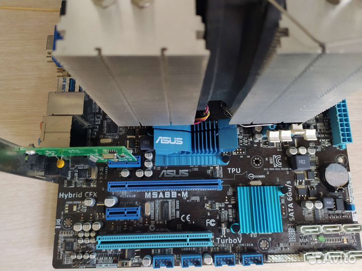 Материнская плата с процессором и памятью + башня