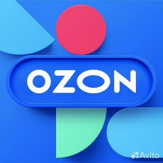 Сотрудник пункта выдачи Ozon