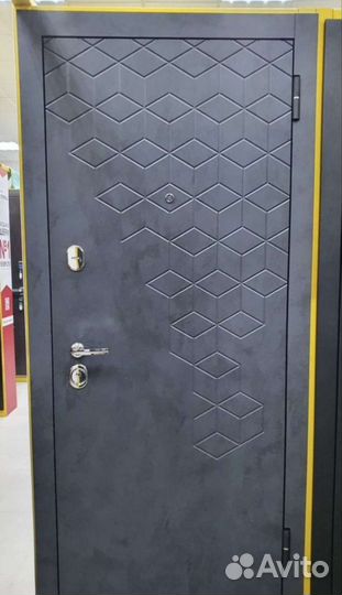 Дверь входная квартирная