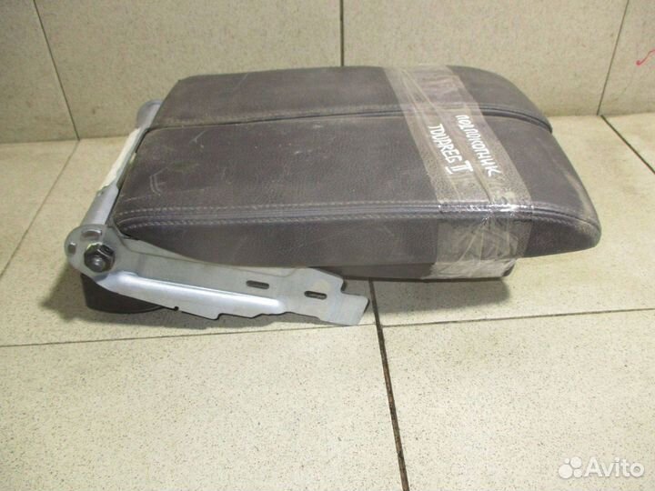 Подлокотник VW Touareg 2 (7P)