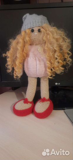 Интерьерная кукла вязаная