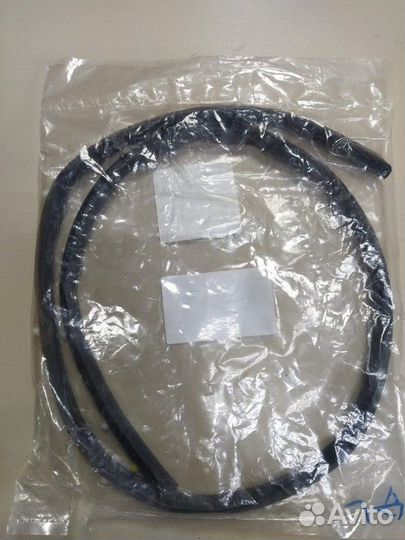 Уплотнитель капота и бампера верхний
